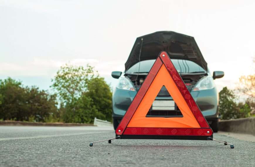 Bezpieczeństwo na drodze: Jak zadbać o siebie i innych podczas jazdy?