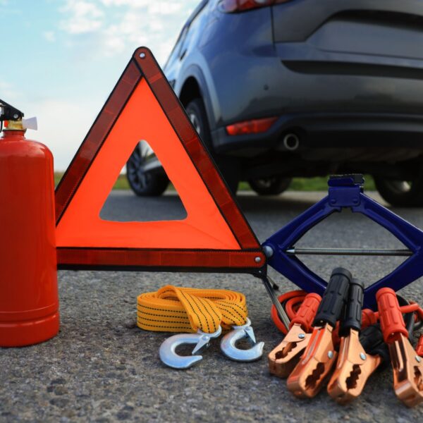 Jak poradzić sobie z awarią na drodze? Praktyczny poradnik dla każdego kierowcy