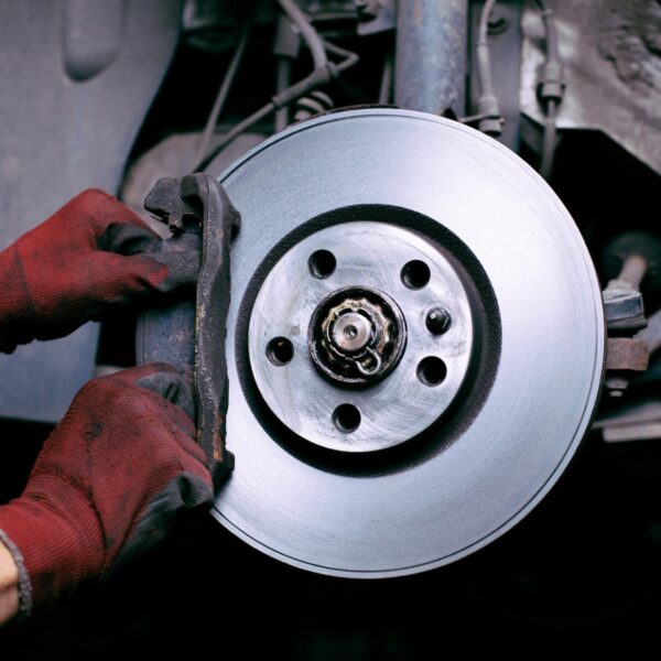 Klocki hamulcowe: Jak wybrać najlepsze i kiedy je wymienić?