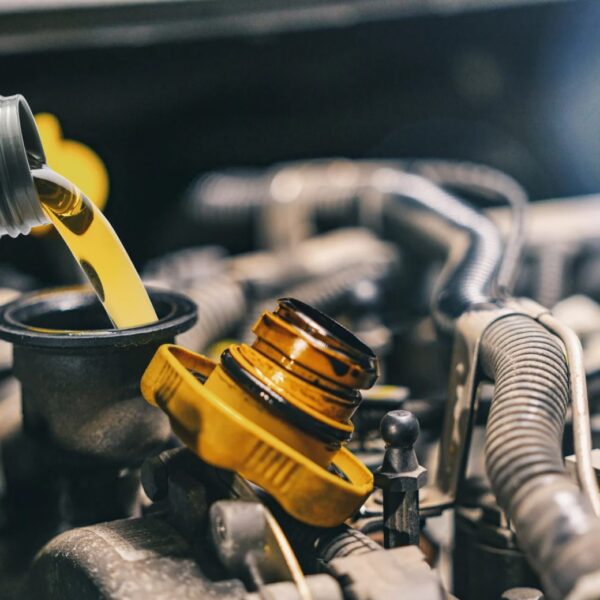 Wymiana oleju w samochodzie: Kompleksowy poradnik dla początkujących