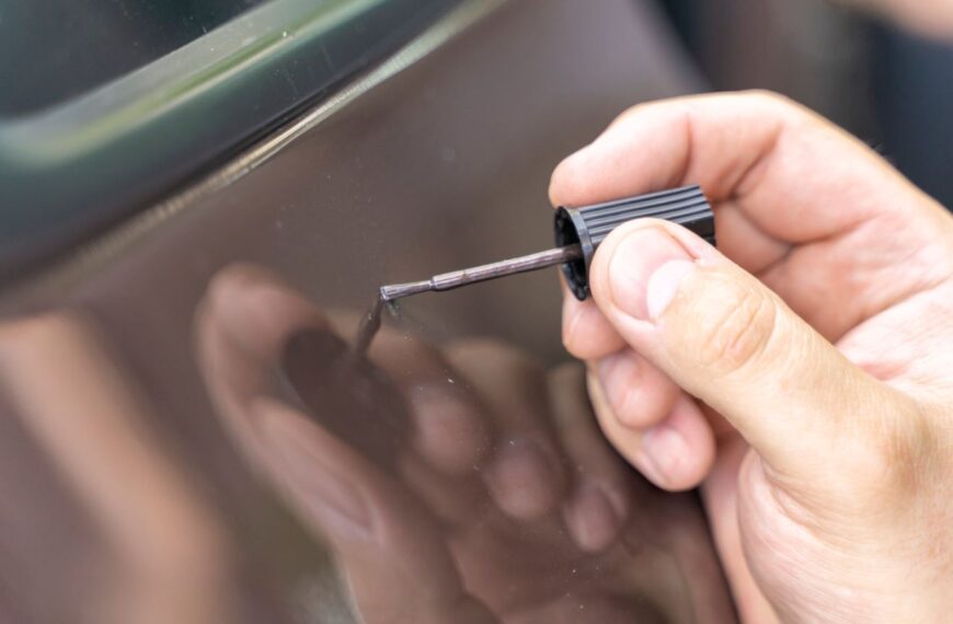 Naprawa lakieru samochodowego: Jak samodzielnie usunąć drobne rysy i zadrapania?