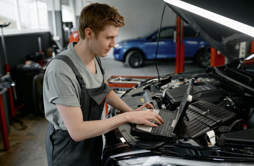 Jakie są najczęstsze przyczyny awarii skrzyni biegów i jak je naprawić?