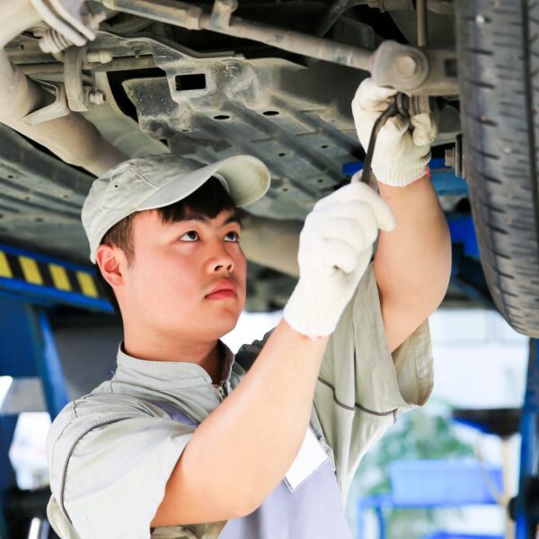 Jakie są korzyści z regularnego serwisowania samochodu i jak wybrać odpowiedni serwis?