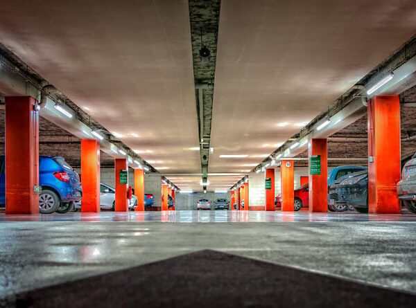 Nowoczesne systemy wspomagające parkowanie: Jak działają i które wybrać?