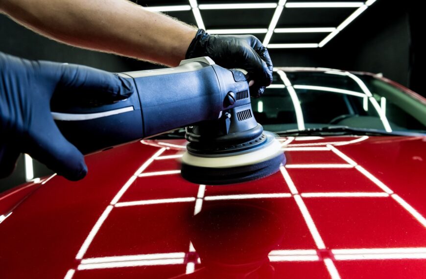 Jak skutecznie polerować lakier samochodowy? Przewodnik krok po kroku