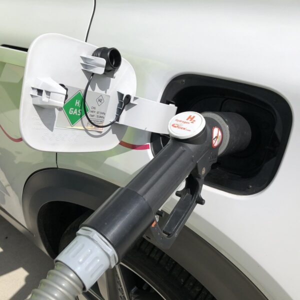 Czy warto inwestować w auta z napędem na wodór? Przyszłość motoryzacji z perspektywy ekologicznej.