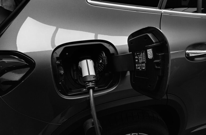 Przewodnik po świecie samochodów hybrydowych plug-in: Zalety, wady i najbardziej ekonomiczne modele