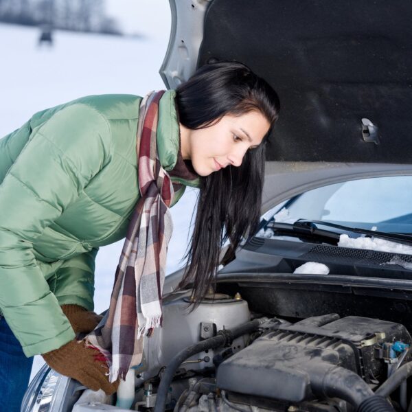 Jak przygotować samochód do sezonu jesienno-zimowego? Kompendium wiedzy dla kierowców.