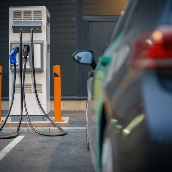 Samochody elektryczne a zmiany klimatyczne: Czy naprawdę przyczyniają się do ratowania środowiska?