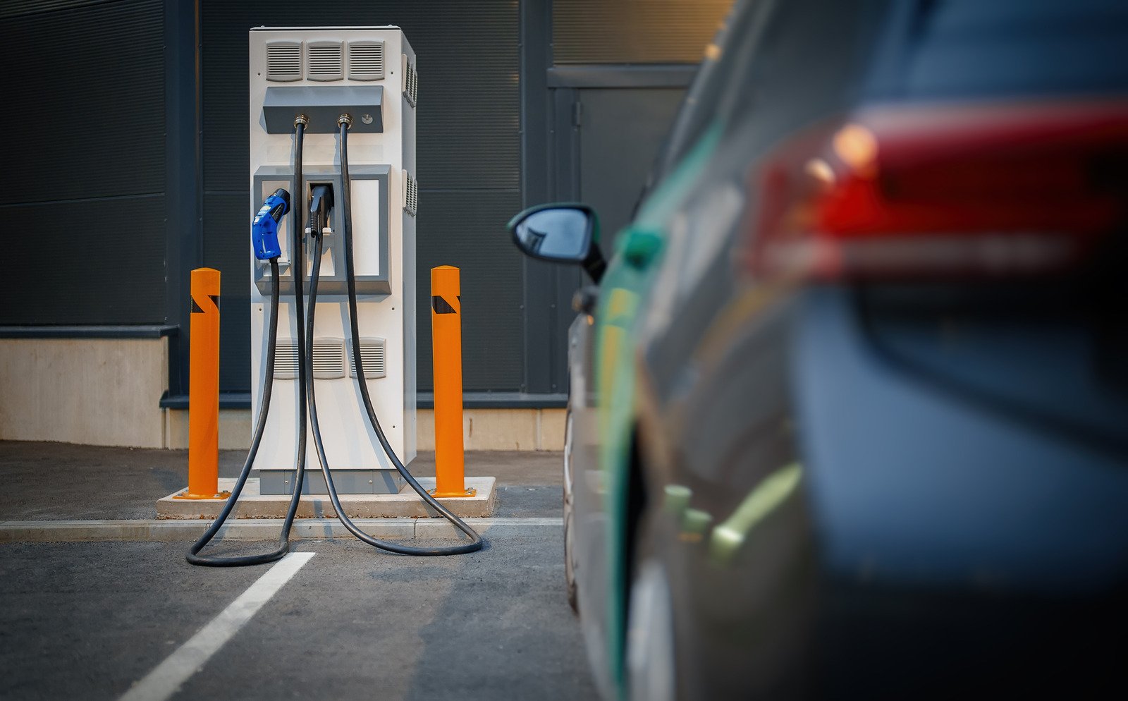 Samochody elektryczne a zmiany klimatyczne: Czy naprawdę przyczyniają się do ratowania środowiska?