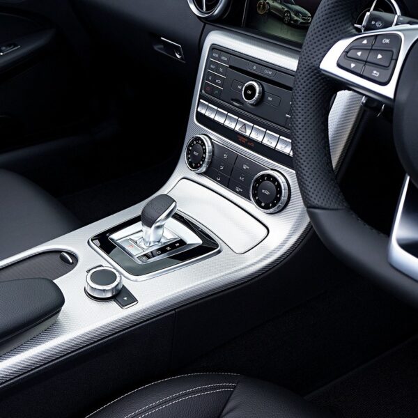 Jak dbać o tapicerkę samochodową: Praktyczne porady i rekomendacje produktów